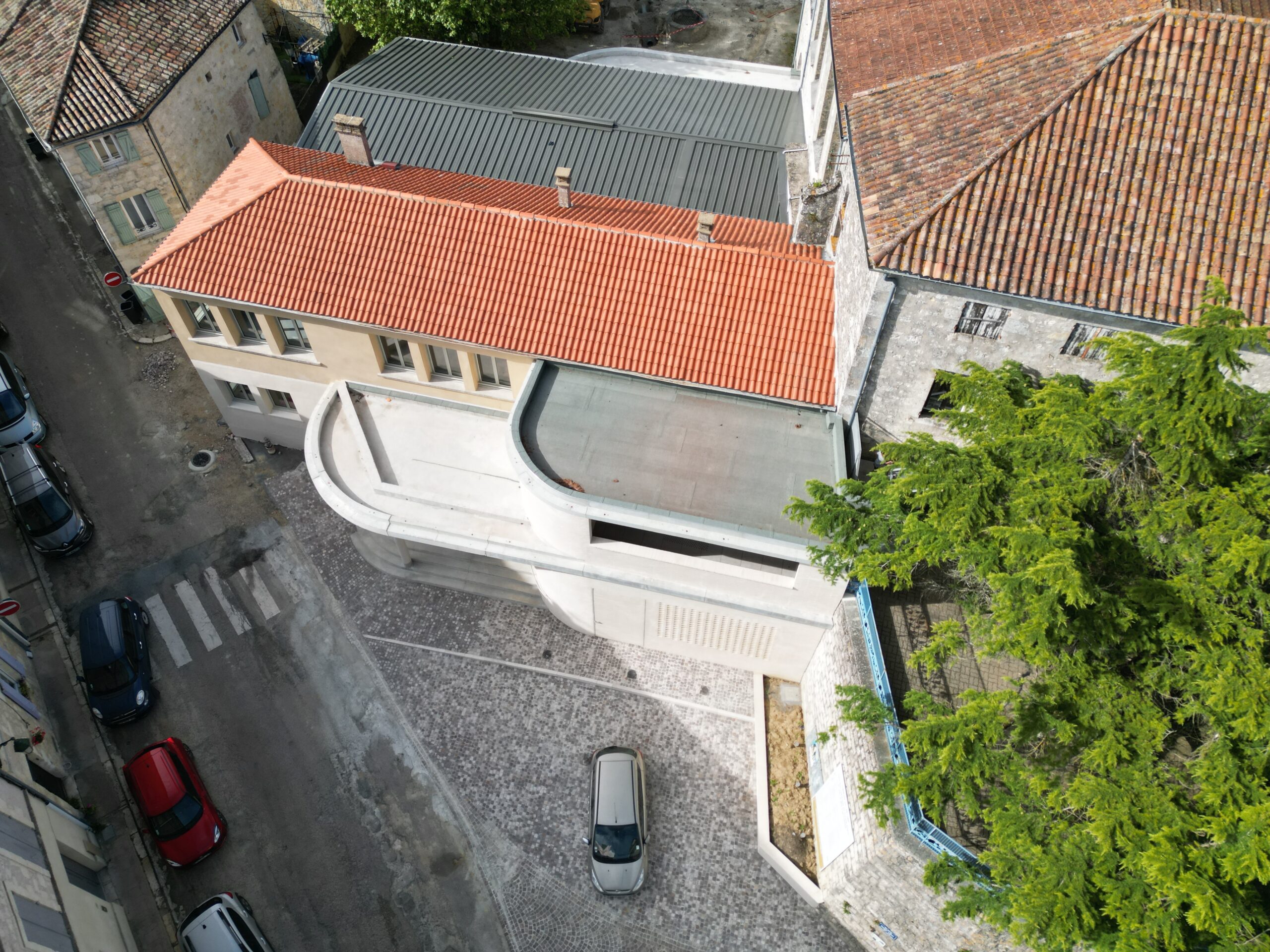 Vue d'ensemble / Atelier LALA Architecture - Atelier LALA Architecture - Foyer rural, Laplume, 2024.