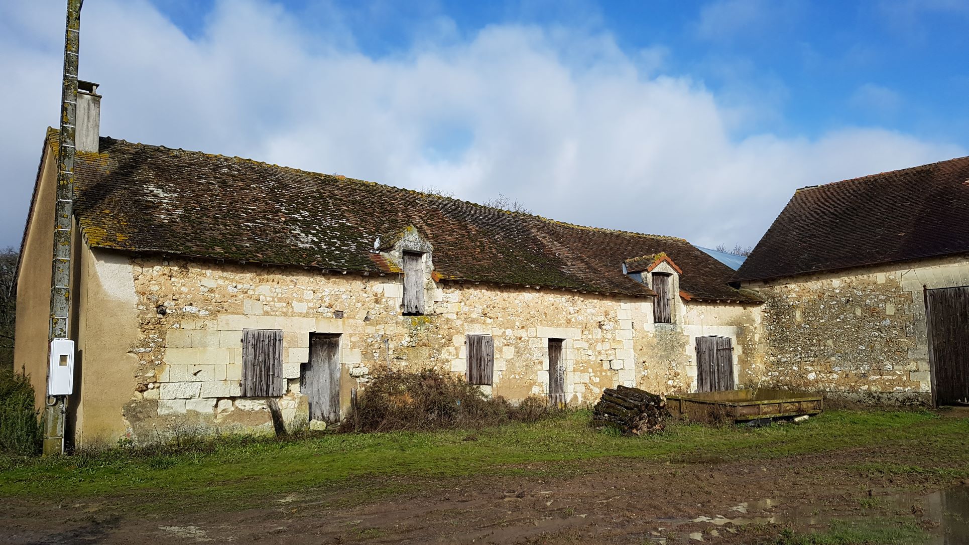 Etat existant 2024 / Photo de Frédérique Ivanès, architecte, REHABILITATION D'UNE LONGERE POITEVINE A LA CROIX SIAUME, 2024
