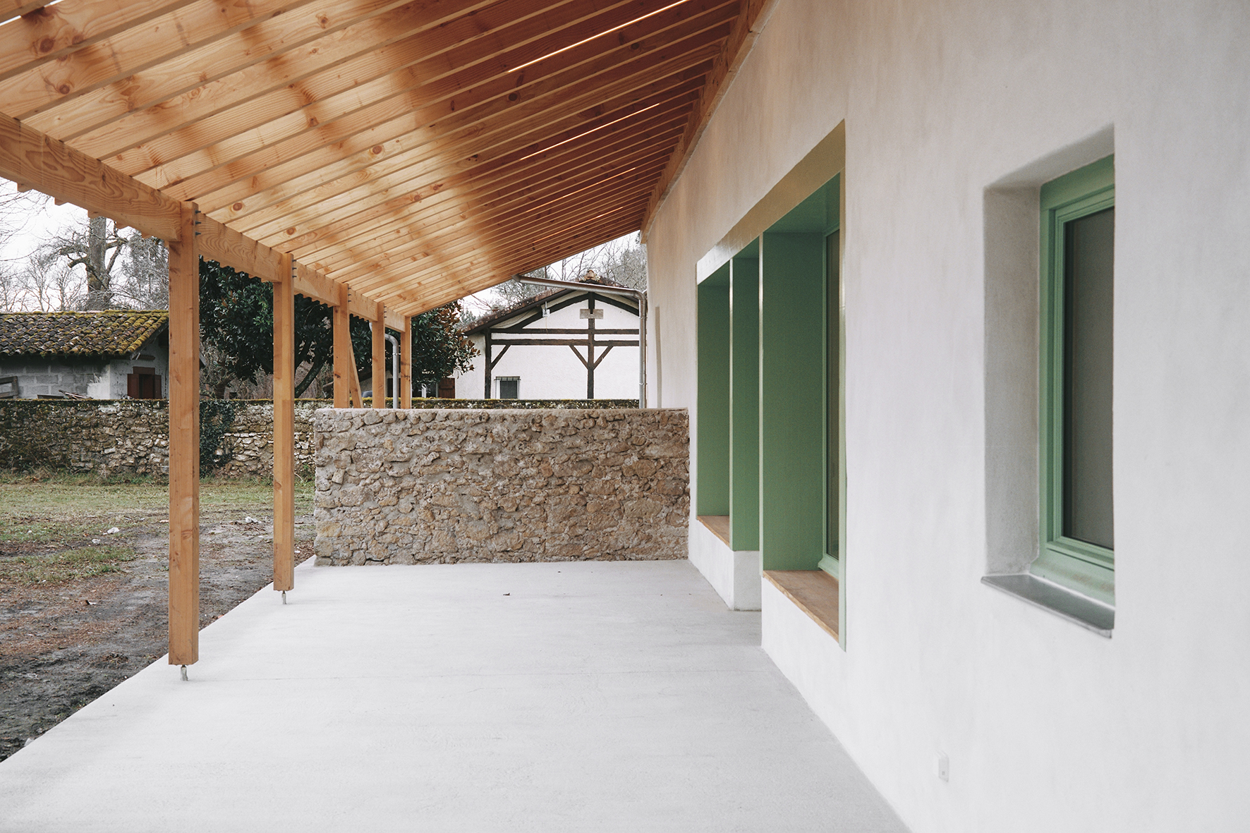 Vue sous le préau / Agnès Clotis