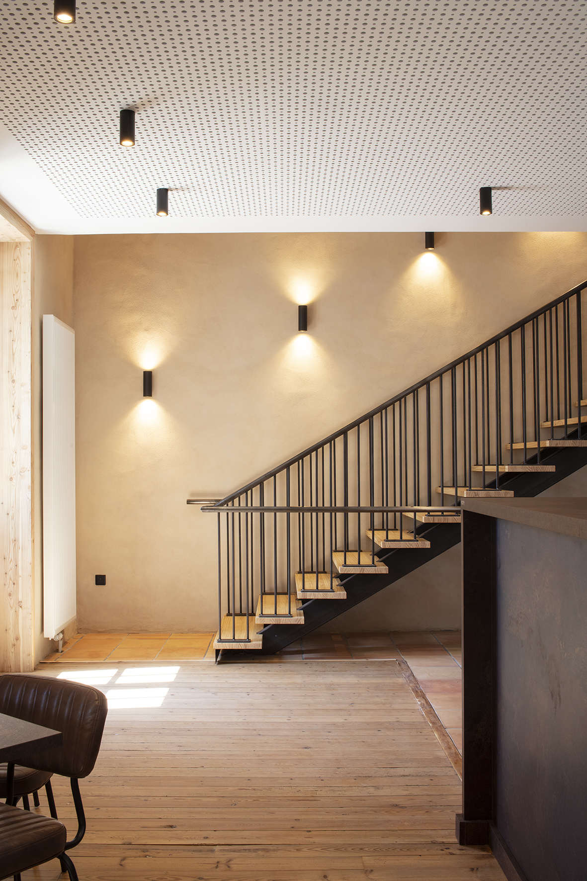 Vue de l'escalier / Agnes Clotis - La table de Cerons, Cerons, 2025