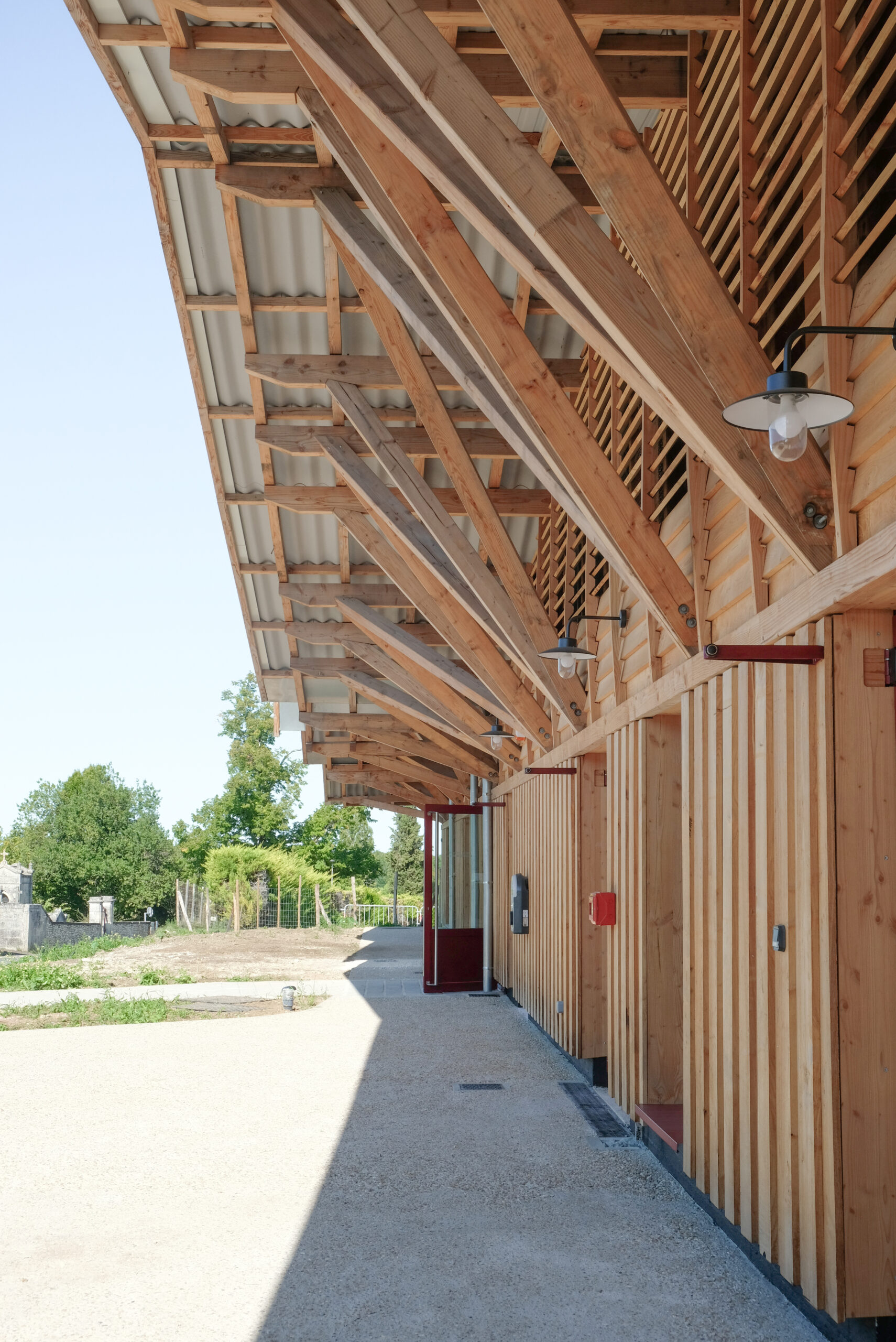 accès de livraison / dauphins architecture - cuisine commune - champcevinel - 2025