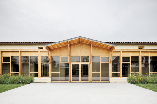 Entrée depuis le parvis connecté au parc / 11h45-BPM Architectes - Ecole de musique de Cadaujac - Cadaujac - 2024