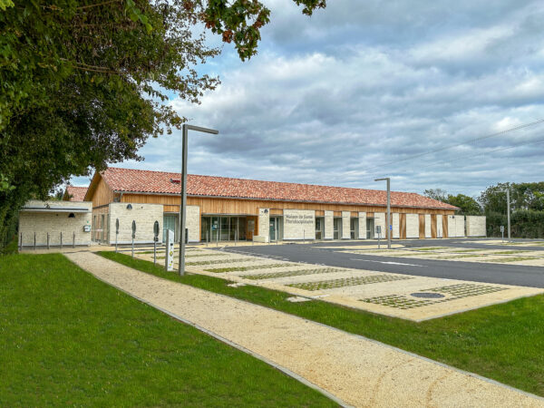 Construction de la maison de santé pluridisciplinaire à Magné (79) - livrée en 2023 / corset-roche & associés - Construction d'une maison de santé pluridisciplinaire, Magné, 2023