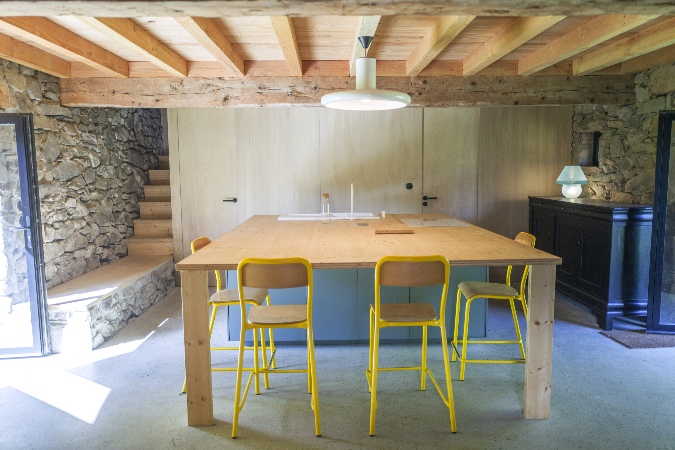 Table / Photographe : Nicolas Fontas - Architecte : Emmanuelle Lesgourgues - Nom du projet :Aubise, Borce, 2025