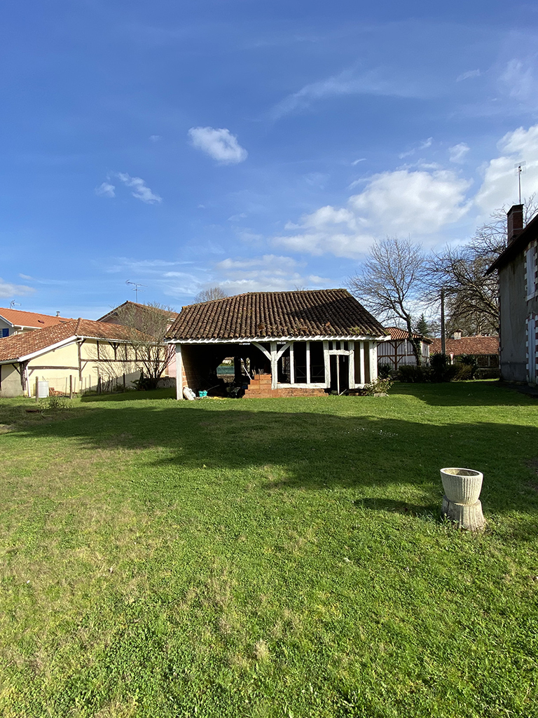 Le site et la maison existante / Photographie : Senecio ; Architecte ; CP_58, Luglon, 2020.
