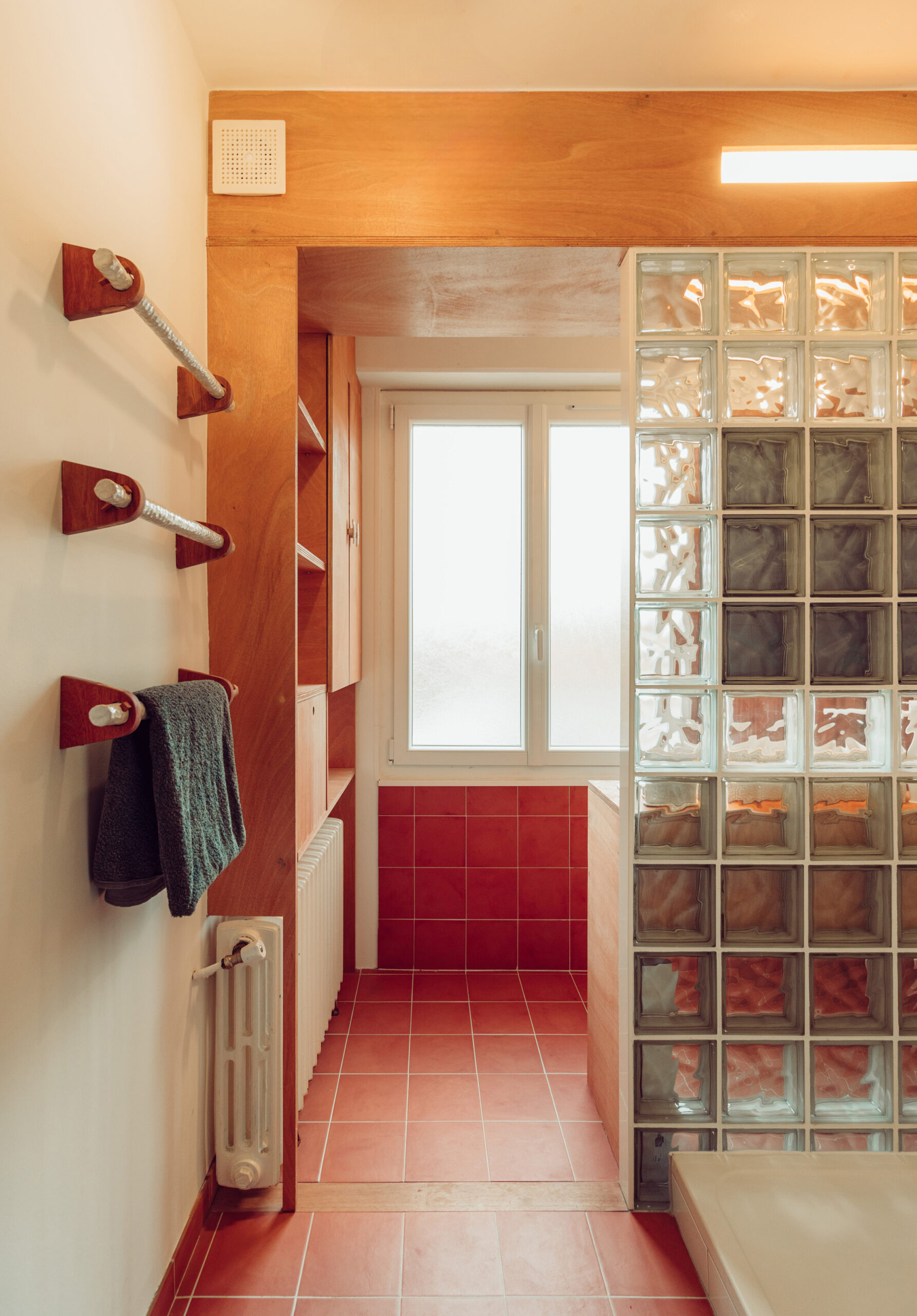 Partie douche / Vincent Pelletier-Wassmer - Martin Gaufryau - SAU012 - Salle de bain, Villenave d’Ornon, 2025