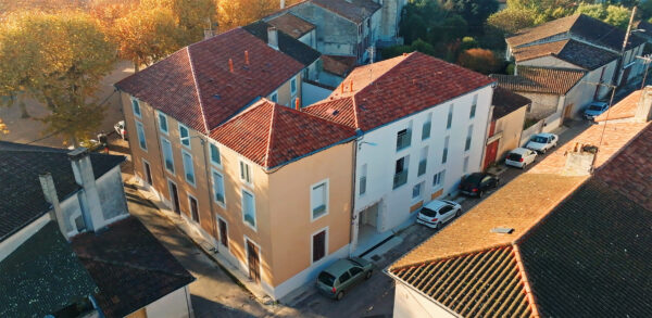 Vue d'ensemble / Atelier DUHO - Atelier LALA Architecture - Résidence Saint-Jean, Lavardac, 2024.