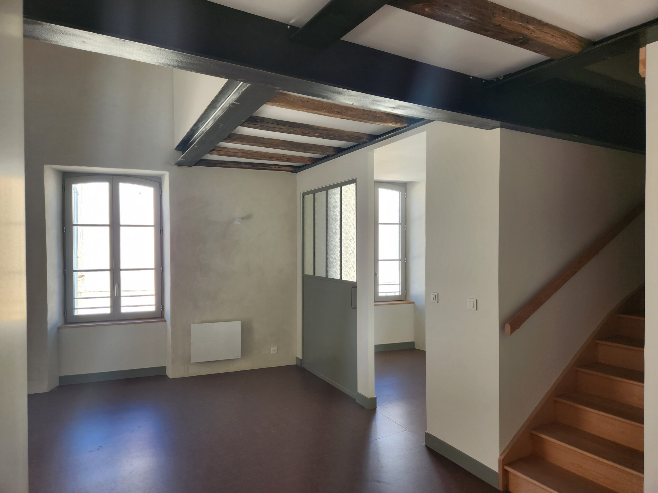 Réemploi de solives et portes pour des logements de caractère / Atelier du Trait – Atelier du Trait – Ilôt Cail, Chef-Boutonne, 2025