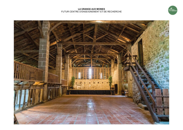 Intérieur de la Grange aux Moines / Association de la Grange aux Moines