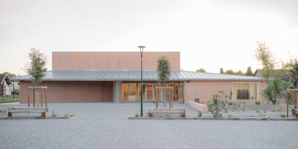 Vue générale / Salem Mostefaoui - V2S Architectes - Nouvelle salle des fêtes, Labouheyre, 2025