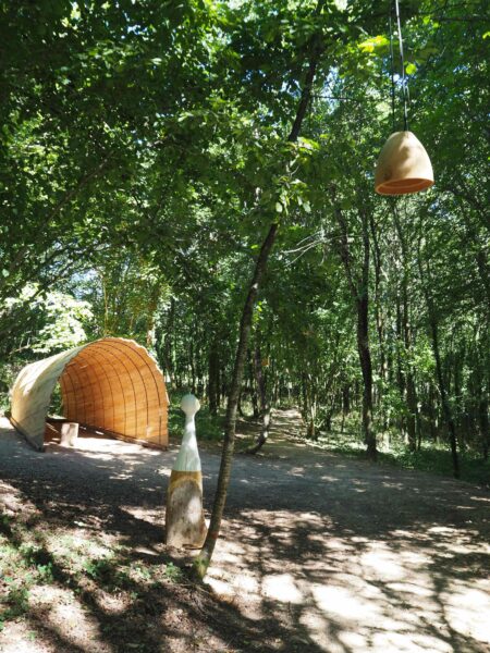cabane du bois aux couleurs / b.ip architectes- bois aux couleurs 2021