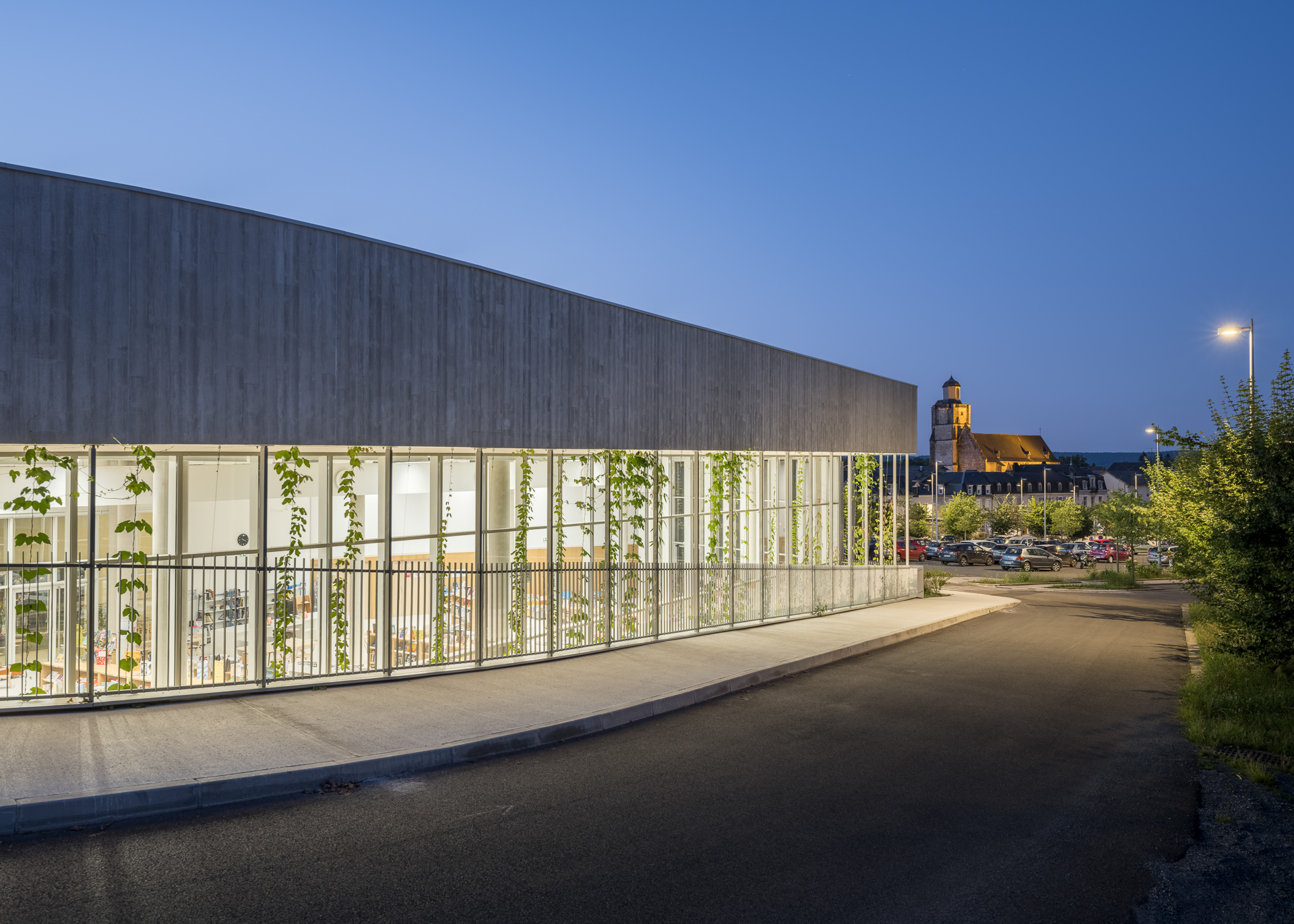 espace culturel du Pays de Nay, vue vers la bastide / atelier d'architecture king kong - photo Arthur Péquin