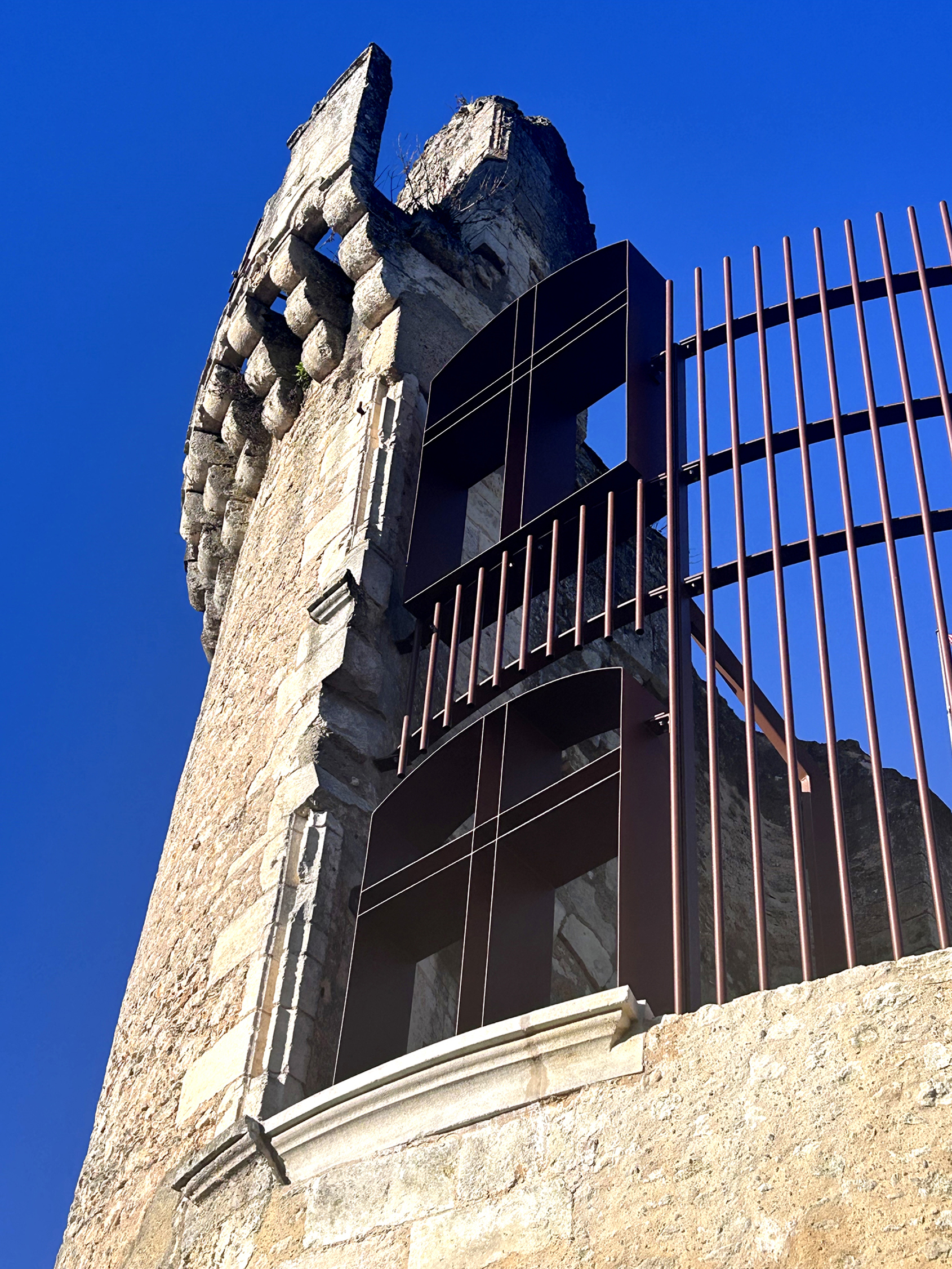 Evoquer la silhouette de la tour / Le bâti, vecteur d'identité – château de Barrière à Villamblard