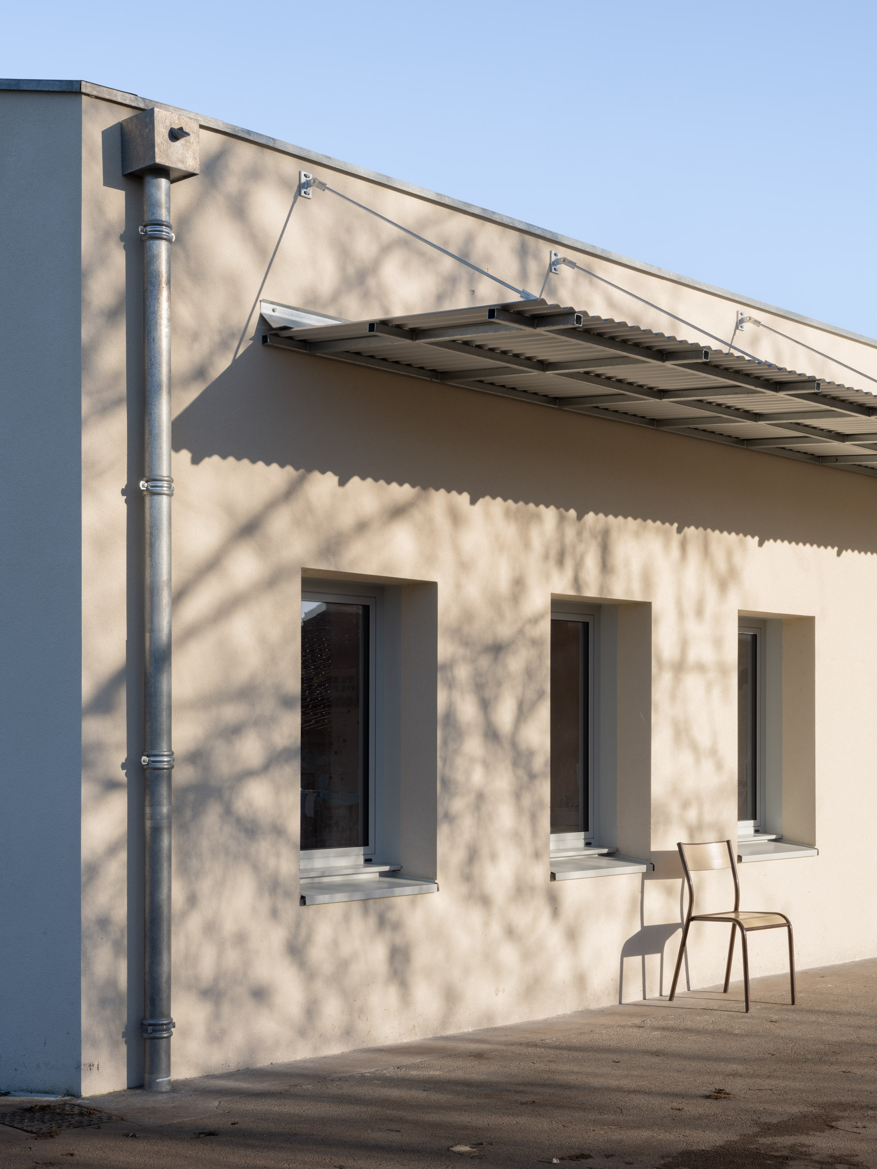 Détail façade principale / Sandrine Iratçabal - Atelier Sur la Piste - Extension école maternelle, Arcins, 2024